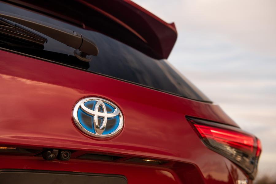 Логотип Toyota Highlander Hybrid Platinum AWD 2019 года  (фото 47 из 67)